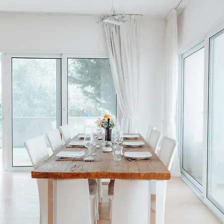 Wealthystays Niceday Hill ヴィラ