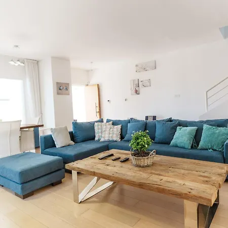 Wealthystays Niceday Hill プロタラス