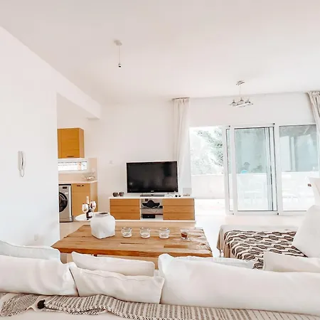 Wealthystays Niceday Hill Villa, 10m Walk To *