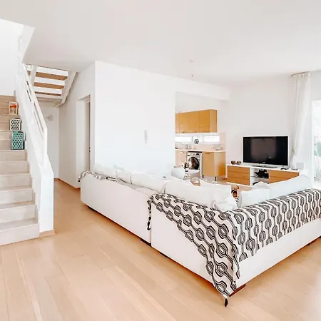 Villa Wealthystays Niceday Hill Villa, 10m Walk To *