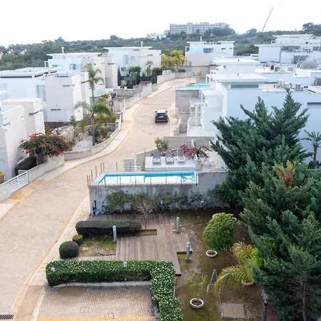 Villa Wealthystays Niceday Hill Villa, 10m Walk To