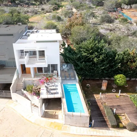 Villa Wealthystays Niceday Hill Villa, 10m Walk To