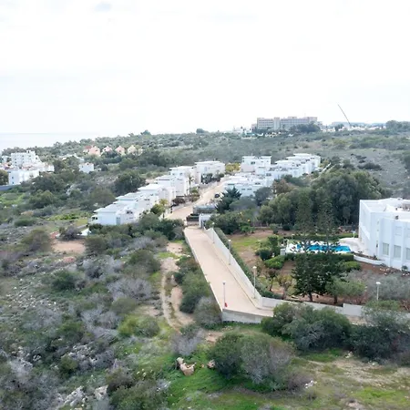 Wealthystays Niceday Hill Villa, 10m Walk To