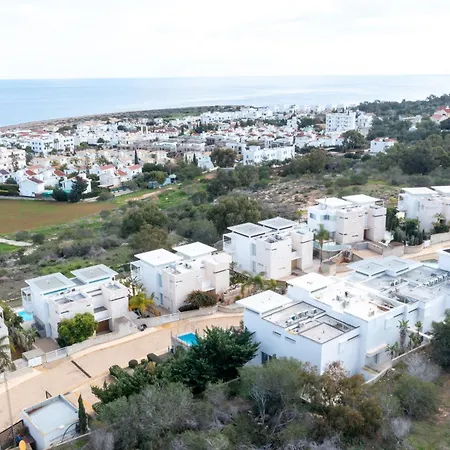 Wealthystays Niceday Hill Villa, 10m Walk To Villa Protaras