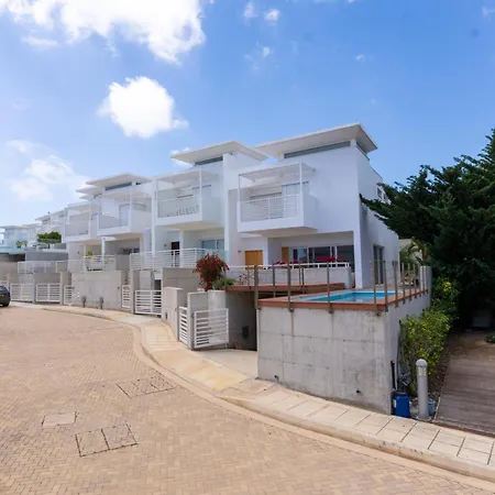 Wealthystays Niceday Hill Villa, 10m Walk To