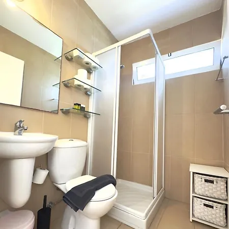 Villa Wealthystays Niceday Hill Villa, 10m Walk To