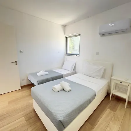Wealthystays Niceday Hill Villa, 10m Walk To Villa Protaras