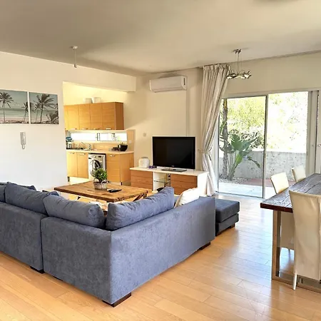 Wealthystays Niceday Hill Villa, 10m Walk To Protaras