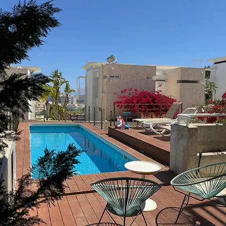 Villa Wealthystays Niceday Hill Villa, 10m Walk To