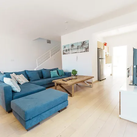 Wealthystays Niceday Hill Villa, 10m Walk To Protaras