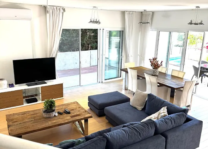 Villa Wealthystays Niceday Hill